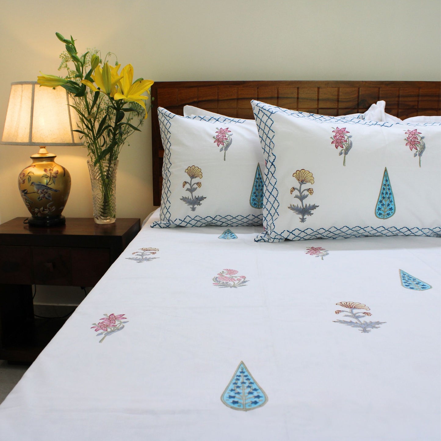 Colours Of The Garden: Bedsheet