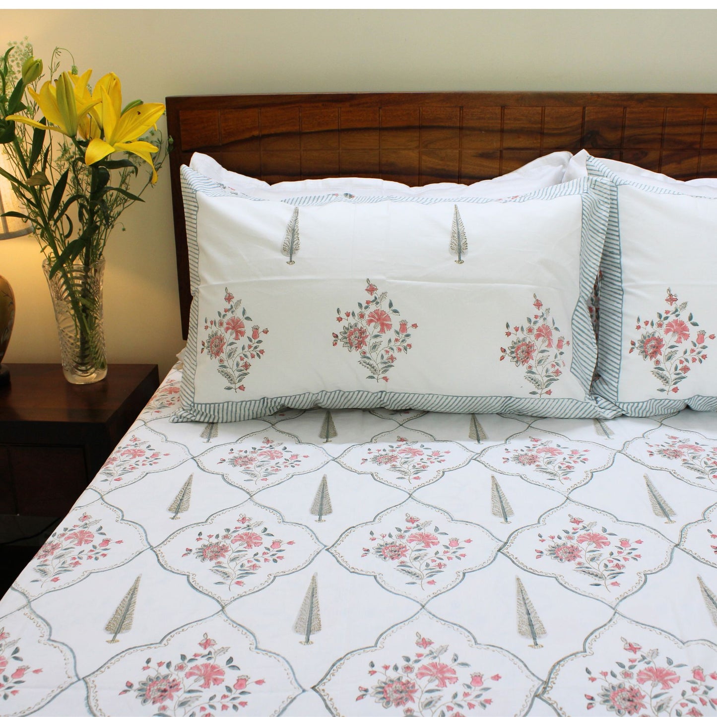 Colours Of The Garden: Bedsheet
