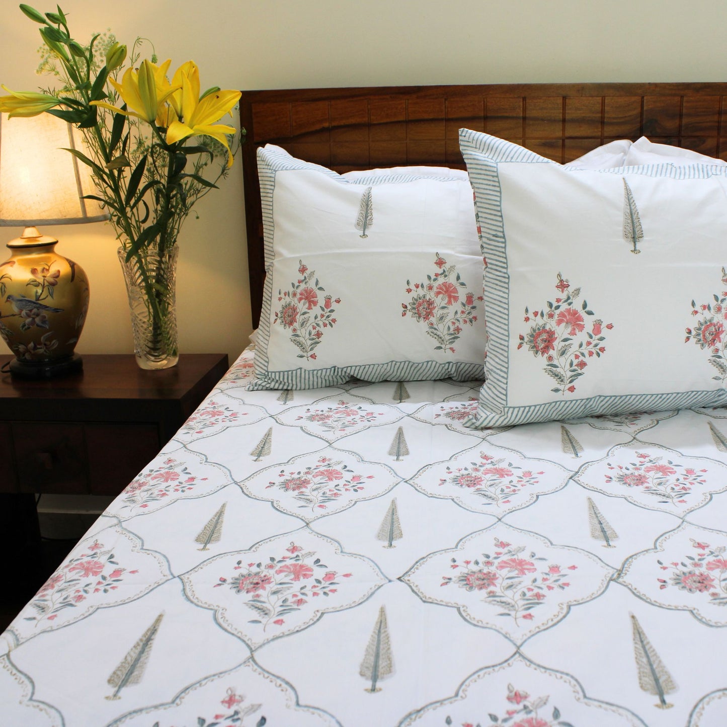 Colours Of The Garden: Bedsheet