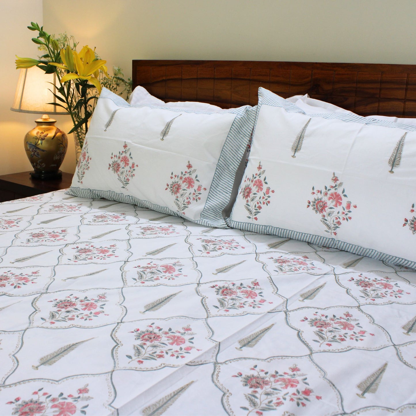 Colours Of The Garden: Bedsheet