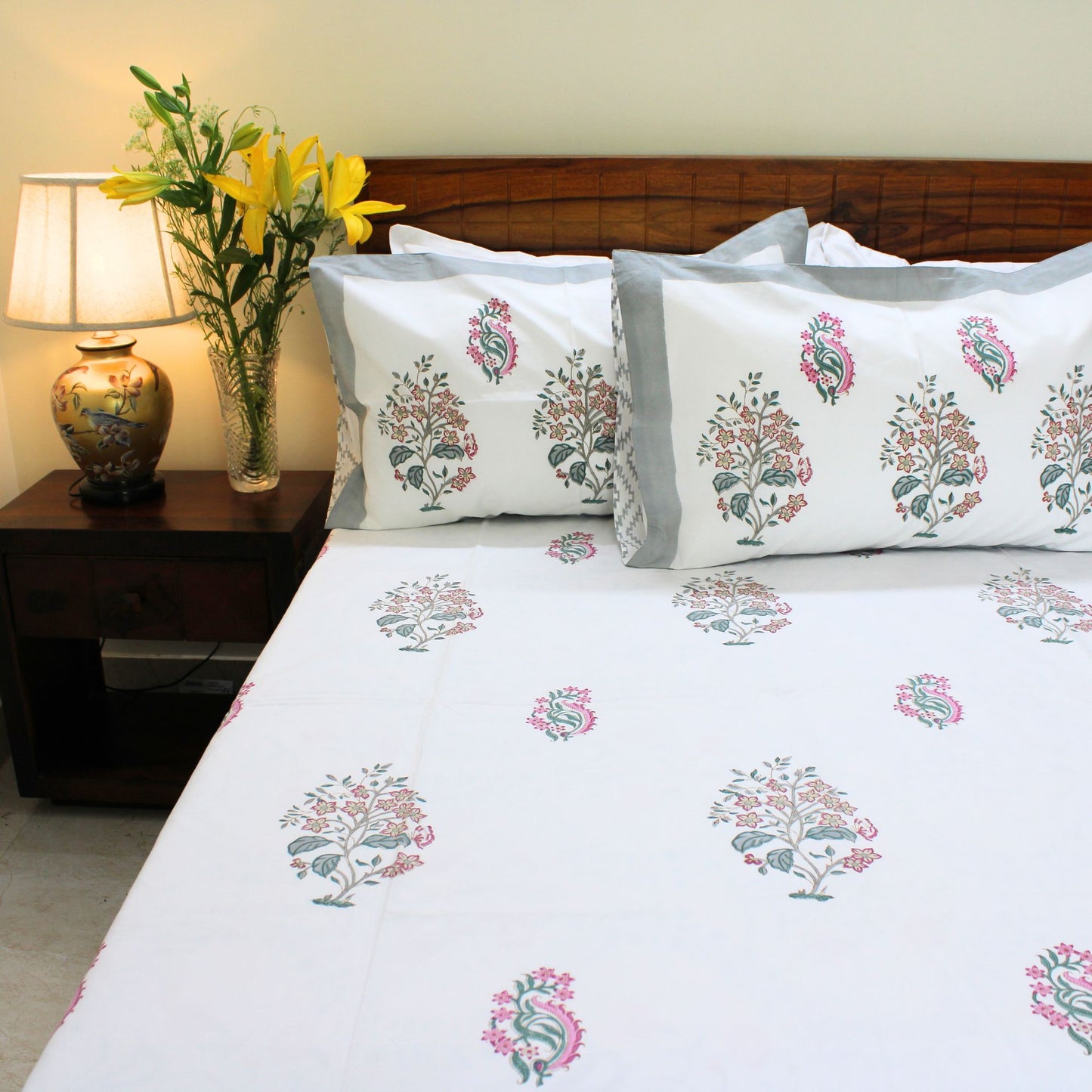 Colours Of The Garden: Bedsheet