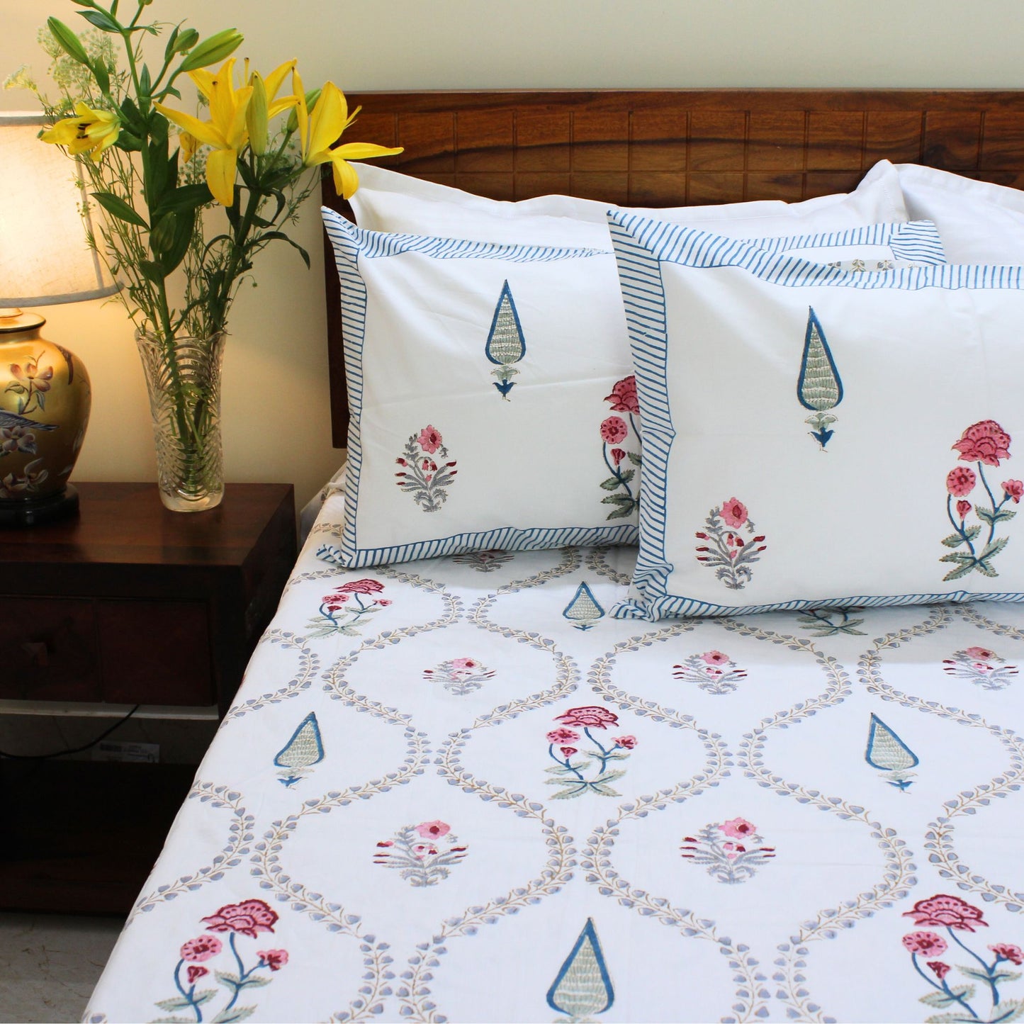 Colours Of The Garden: Bedsheet