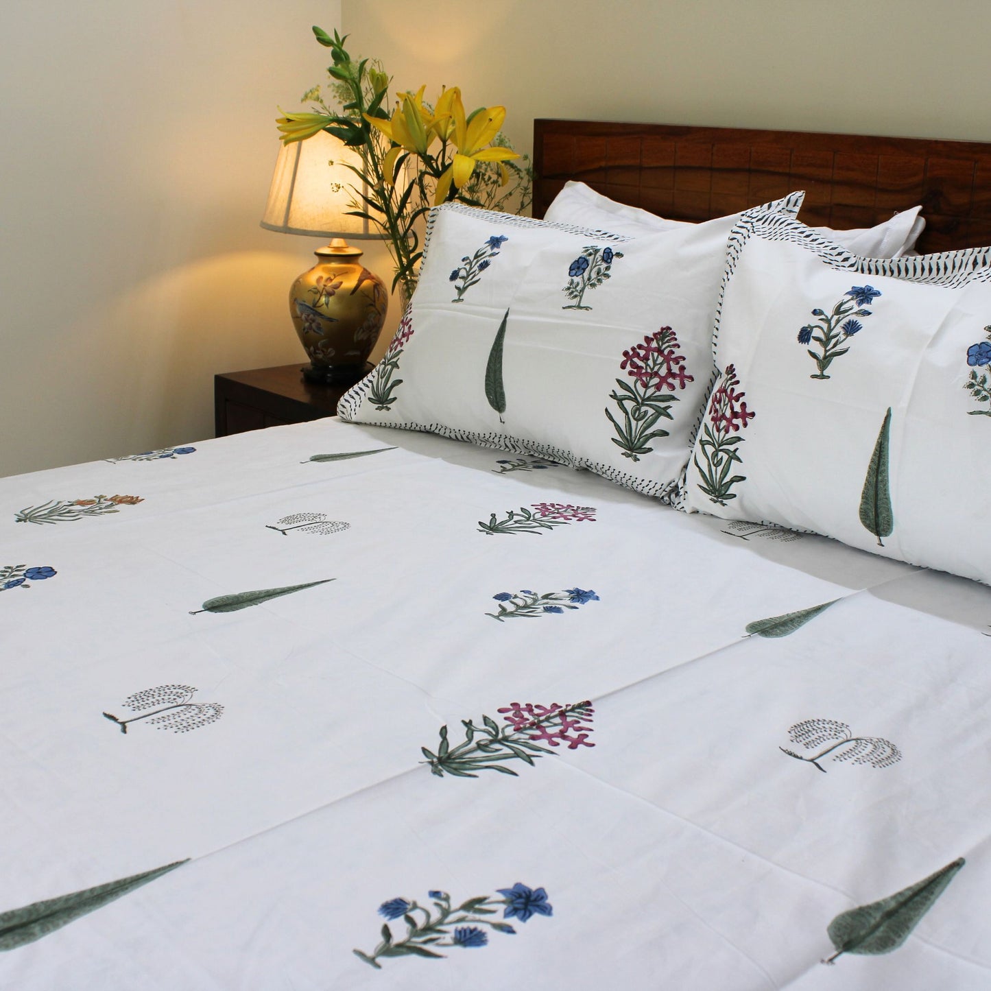 Colours Of The Garden: Bedsheet