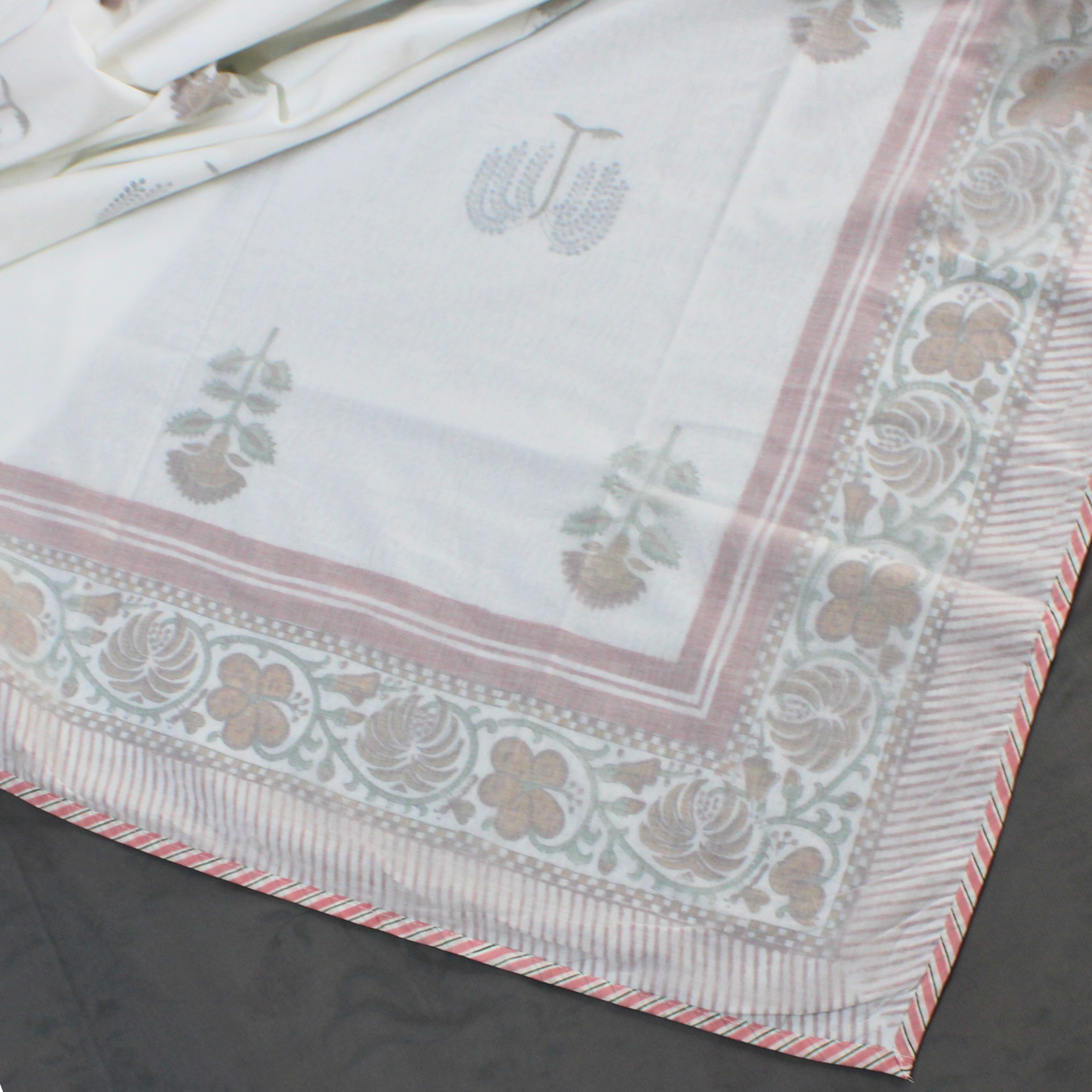 Floral Hues Muslin Dohar