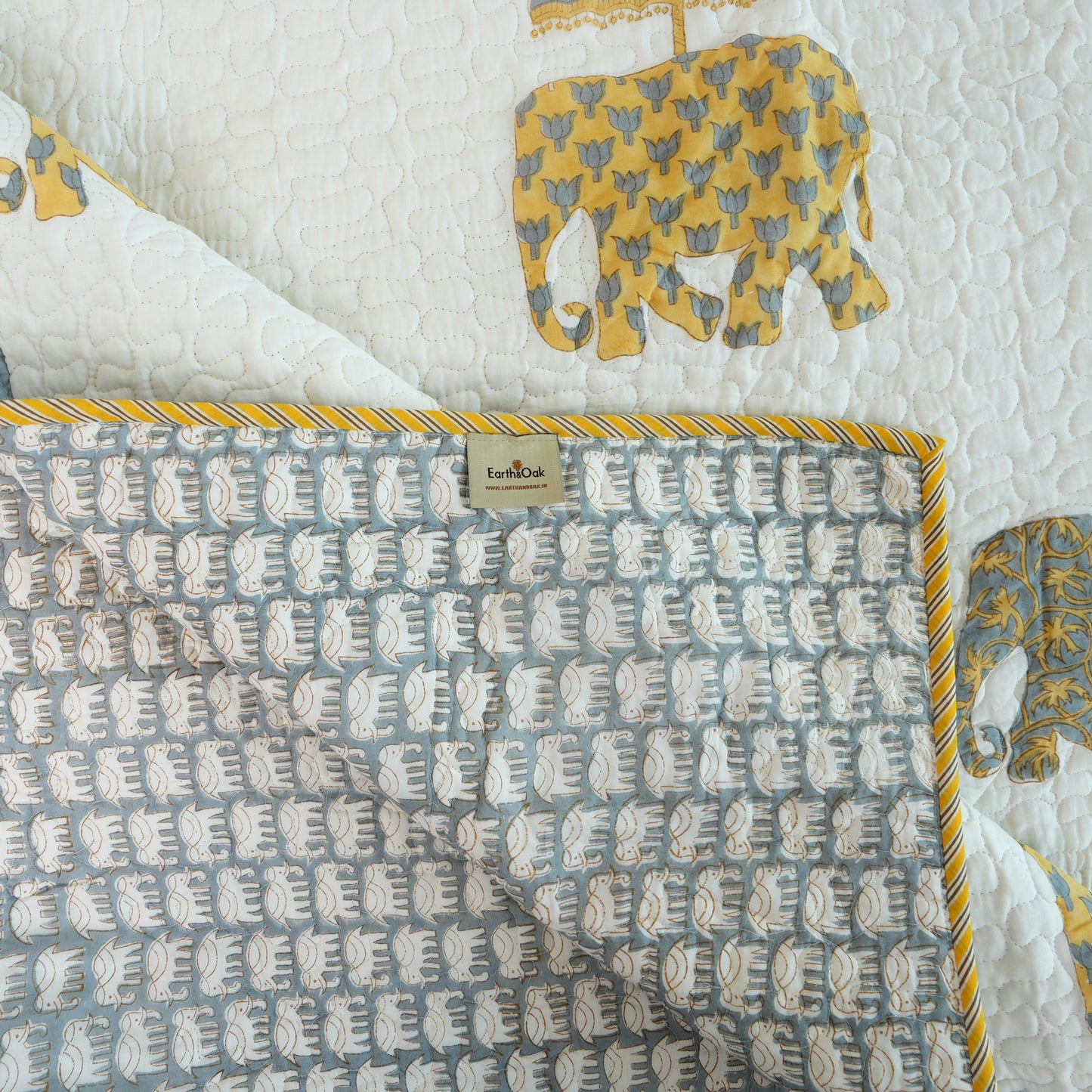 Kainaat - Handblock Quilted Bedcover