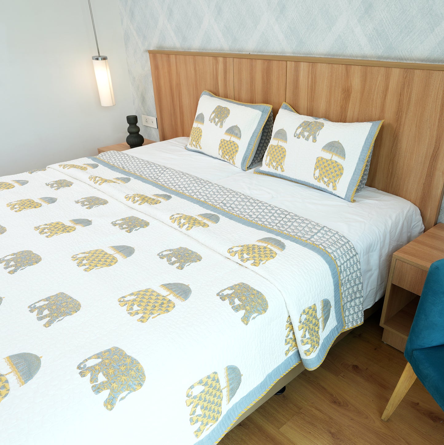 Kainaat - Handblock Quilted Bedcover