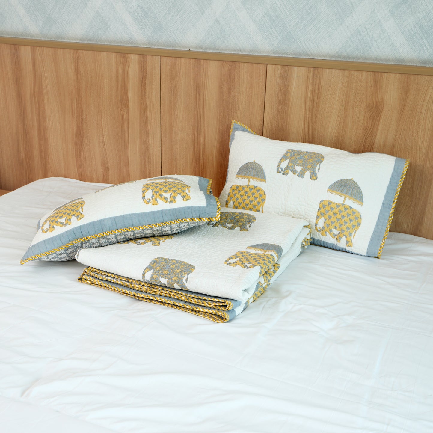 Kainaat - Handblock Quilted Bedcover
