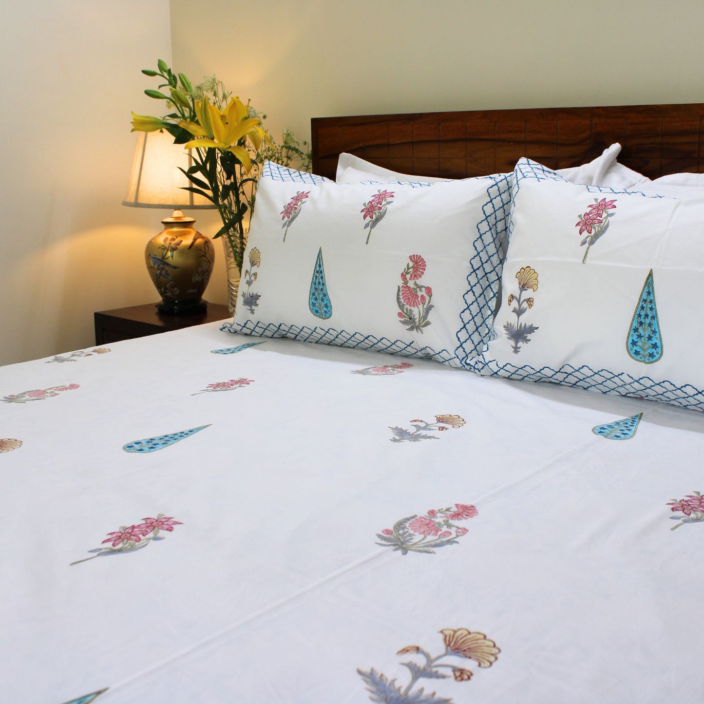 Colours Of The Garden: Bedsheet