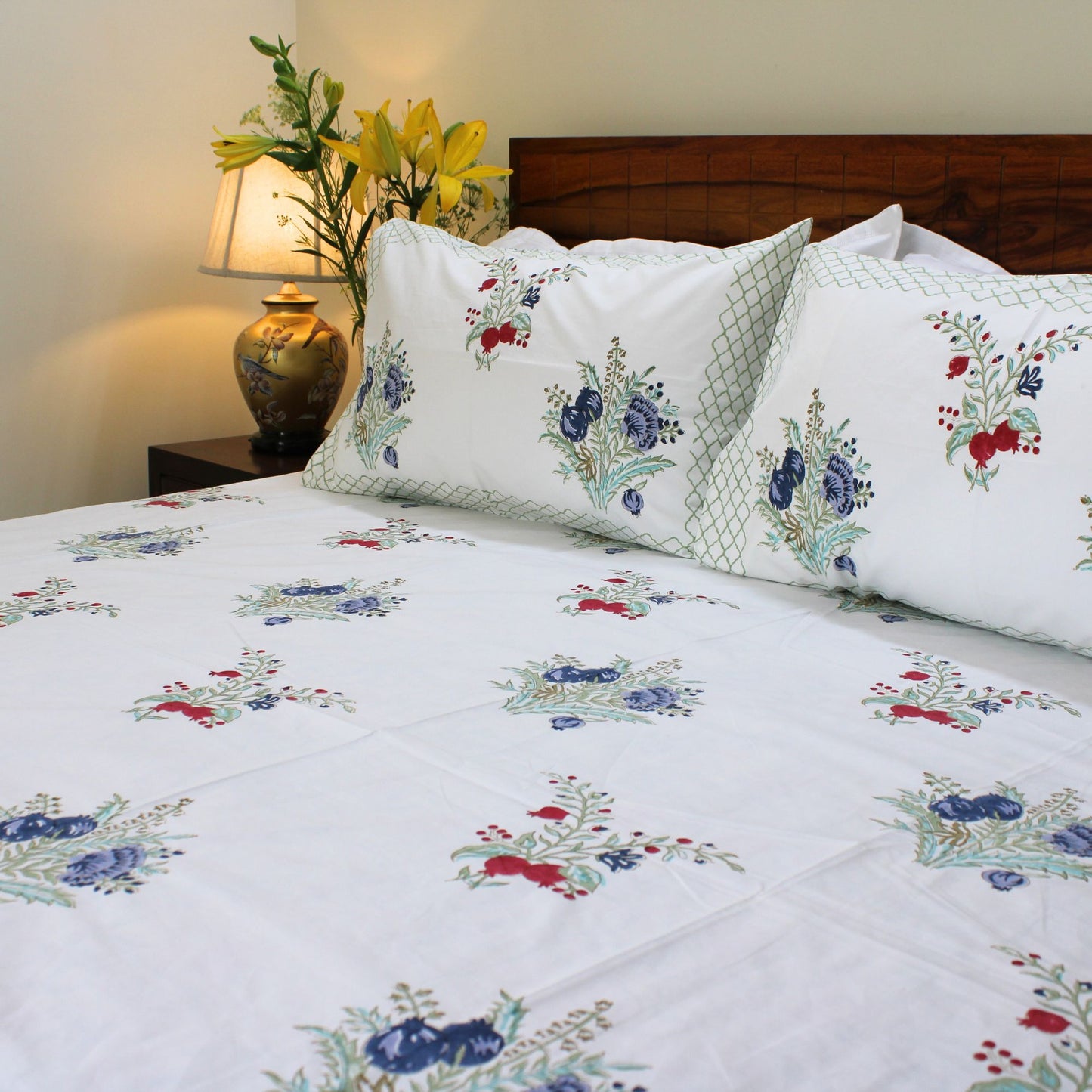 Colours Of The Garden: Bedsheet