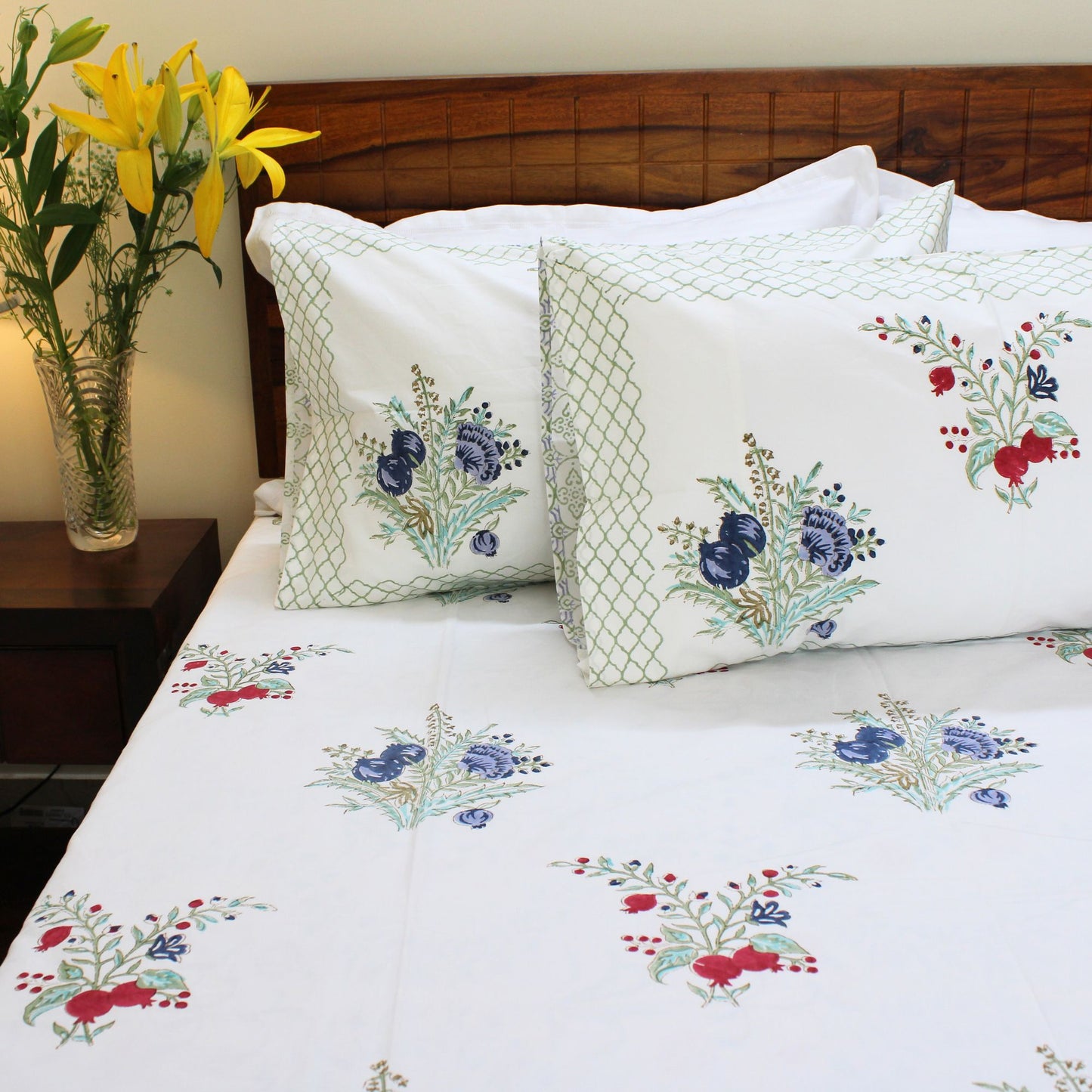 Colours Of The Garden: Bedsheet