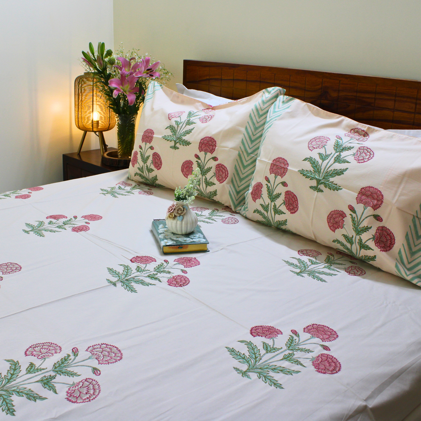 Colours Of The Garden: Bedsheet