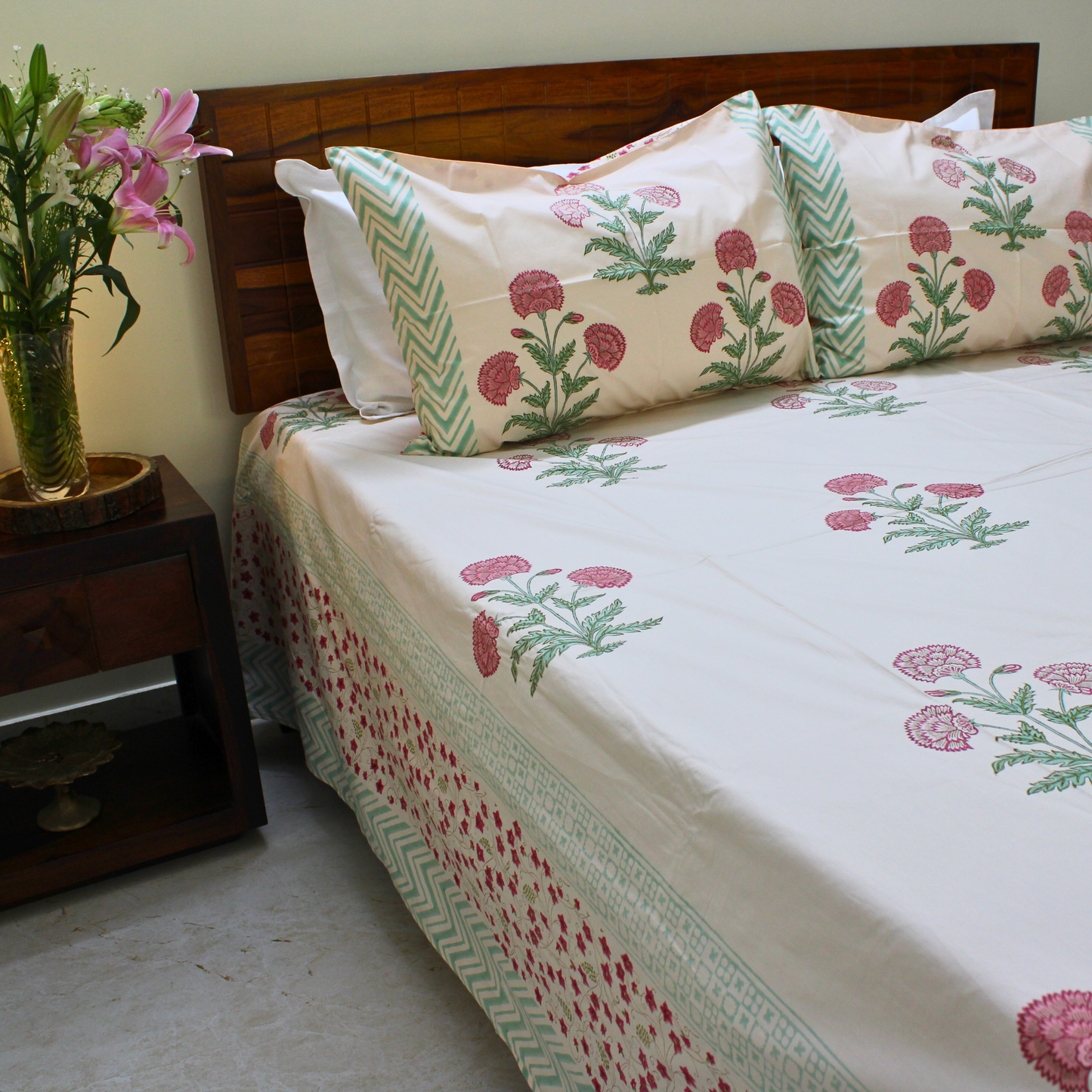 Colours Of The Garden: Bedsheet