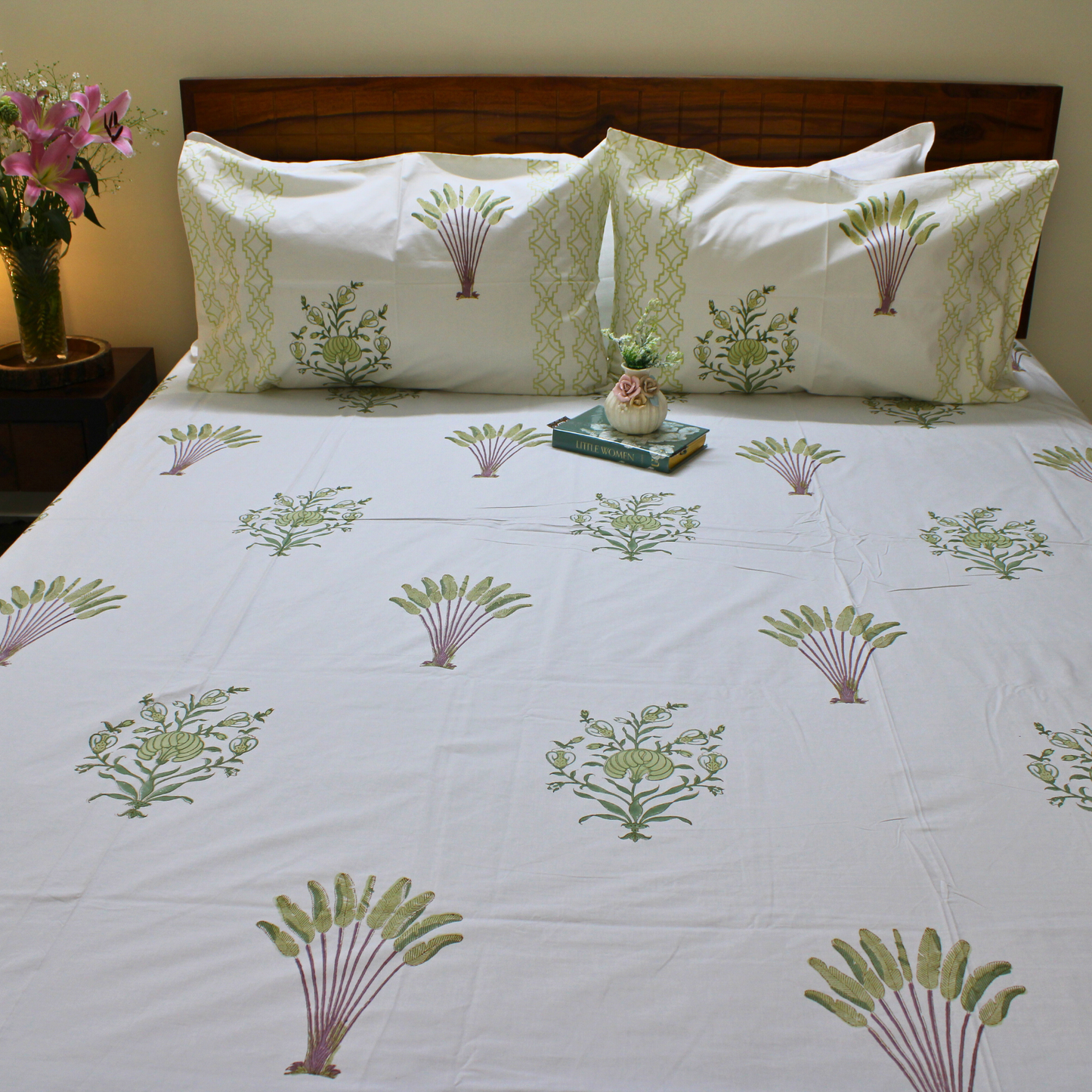 Colours Of The Garden: Bedsheet