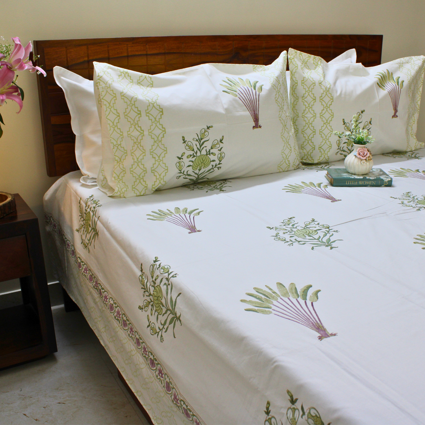 Colours Of The Garden: Bedsheet