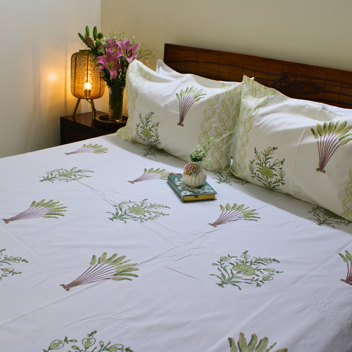 Colours Of The Garden: Bedsheet