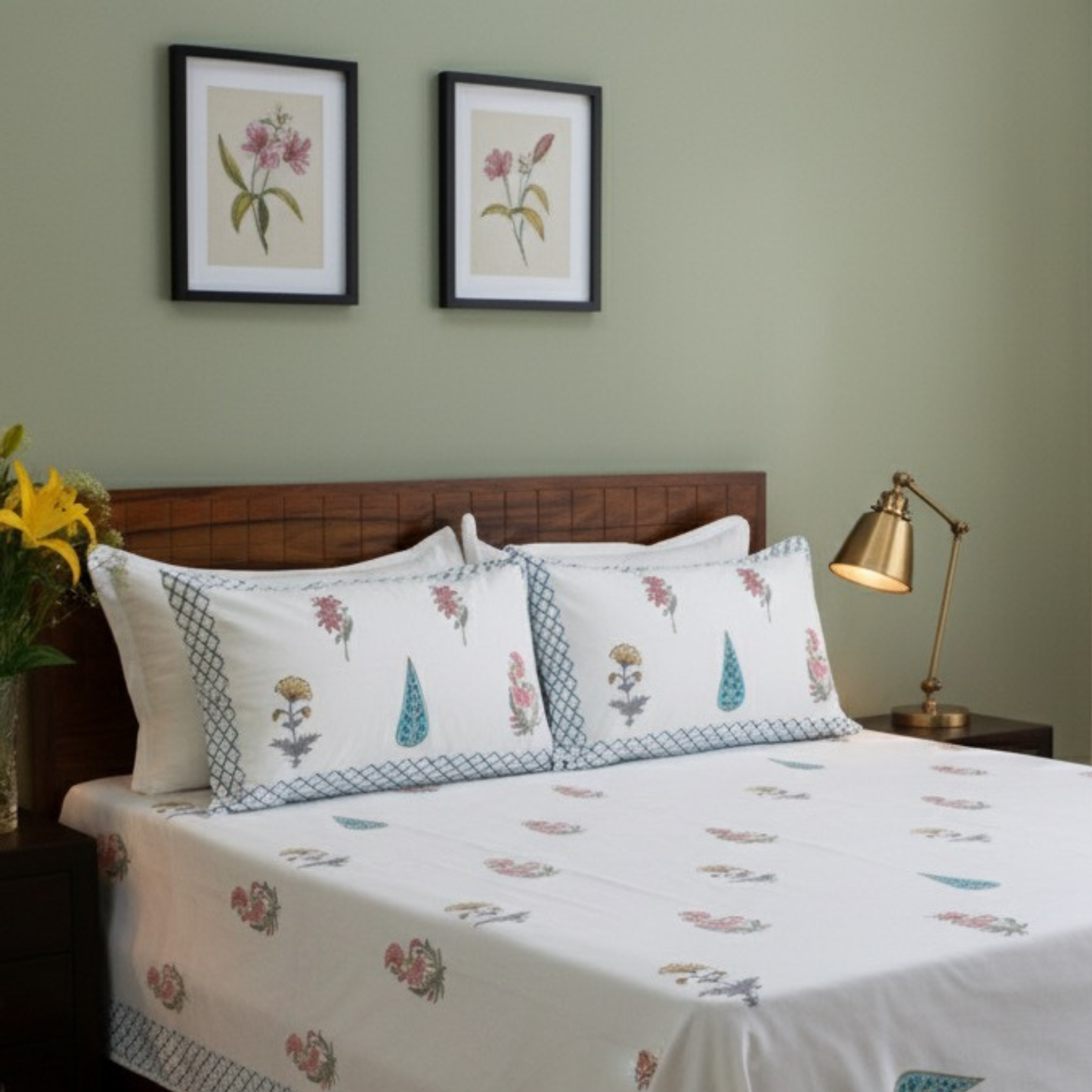 Colours Of The Garden: Bedsheet