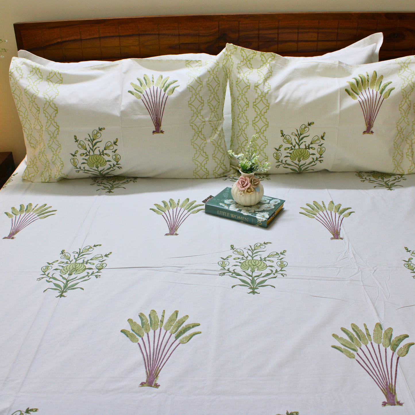 Colours Of The Garden: Bedsheet