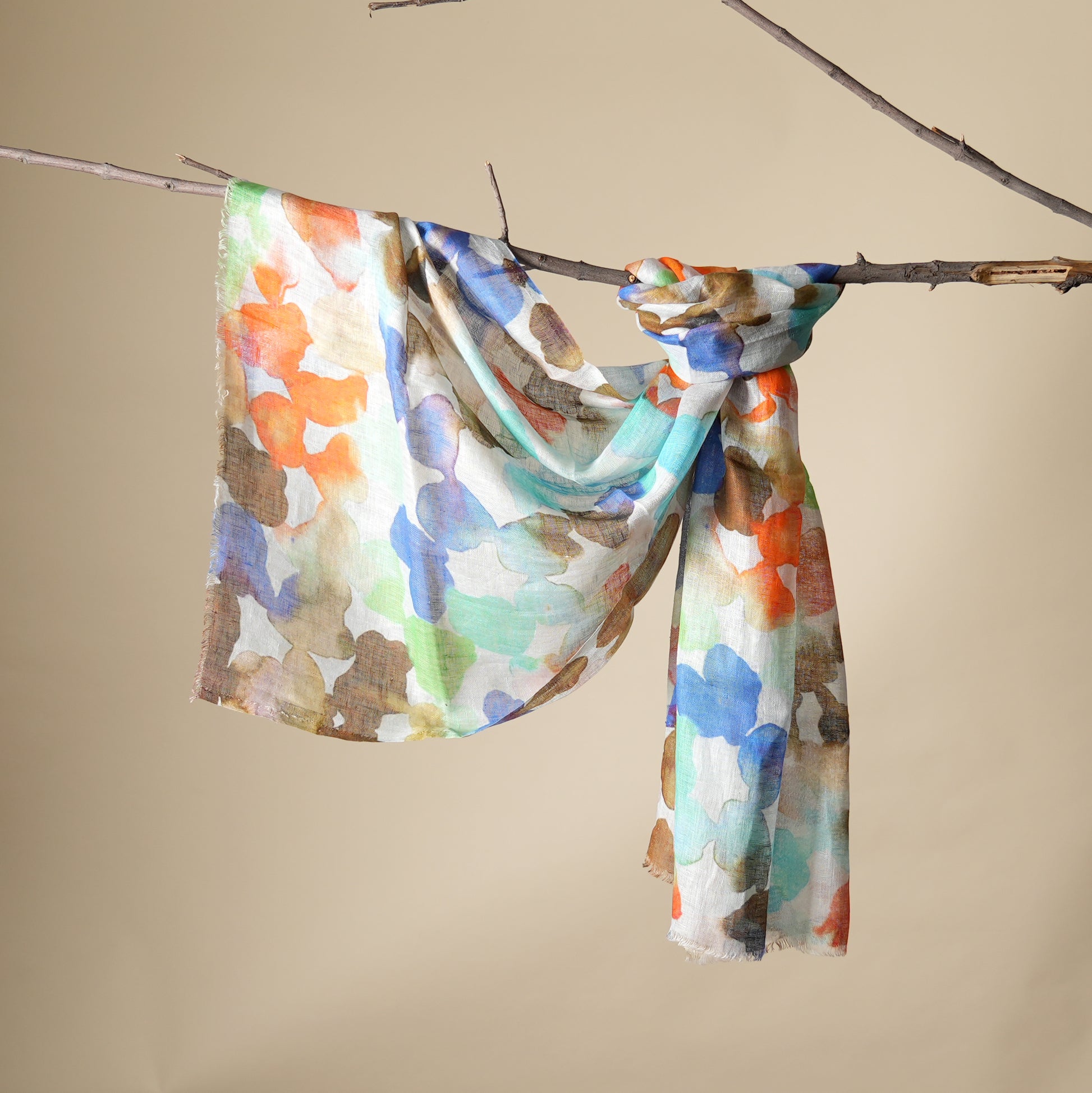 Finest linen fibers, breathable and lightweight, develops a soft patina, effortless sophistication, timeless elegance