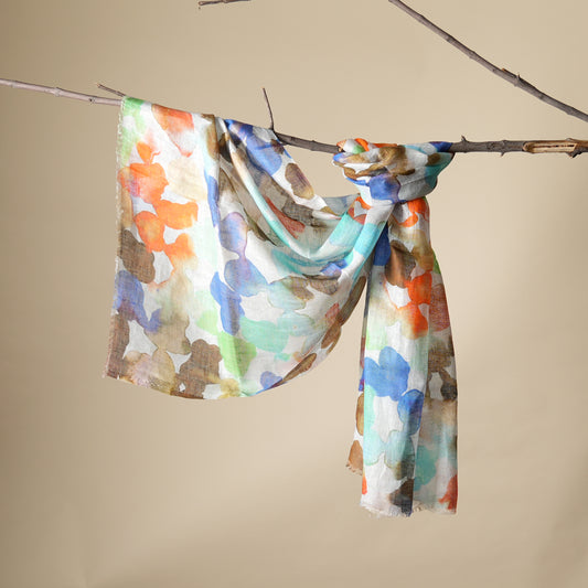 Finest linen fibers, breathable and lightweight, develops a soft patina, effortless sophistication, timeless elegance
