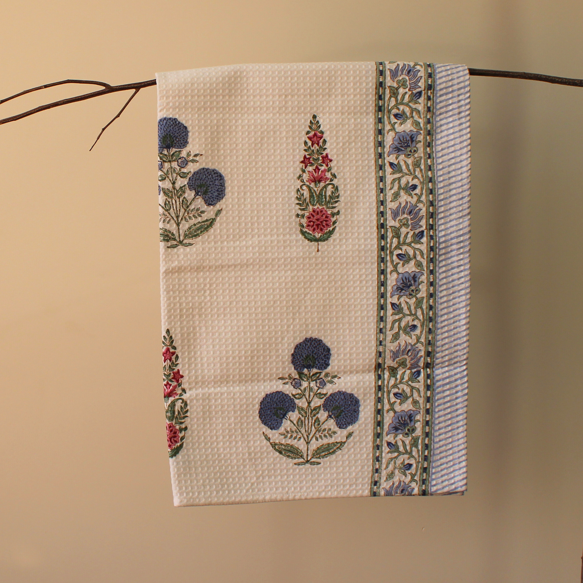 Cotton; Exceptional absorbency, Quick-drying, Soft texture, Hand-printed designs, Artisanal charm