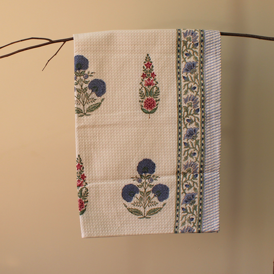 Cotton; Exceptional absorbency, Quick-drying, Soft texture, Hand-printed designs, Artisanal charm