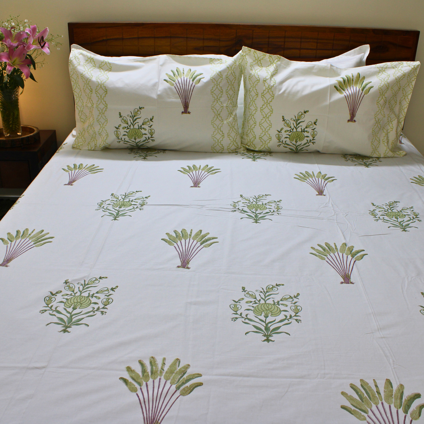 Colours Of The Garden: Bedsheet